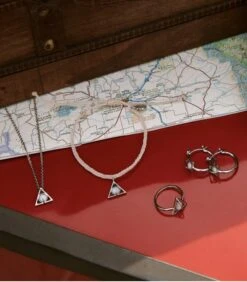 Bracelet Reliques De La Mort Et Pierre De Lune - Puravida Harry Potter -Harry Potter Série Magasin bracelet reliques de la mort et pierre de lune puravida harry potter 2