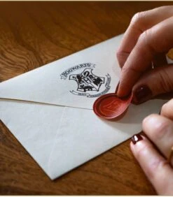 Lettre D'Admission à Hogwarts Par Minalima -Harry Potter Série Magasin lettre d admission a hogwarts par minalima 1