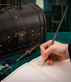 Stylo Baguette 25 Cm Avec Support Et Marque-page Lenticulaire Minerva McGonagall -Harry Potter Série Magasin stylo baguette 25 cm avec support et marque page lenticulaire minerva mcgonagall 2
